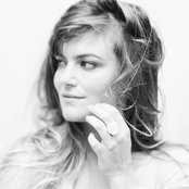 Julia Stone - List pictures