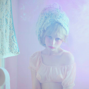 Petite Meller - List pictures