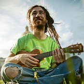 Rocky Leon - List pictures