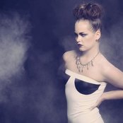 Etta Bond - List pictures