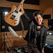 Vicci Martinez - List pictures