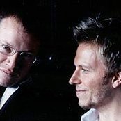 Sin Bandera - List pictures