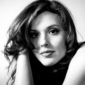 Halie Loren - List pictures