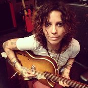 Linda Perry - List pictures
