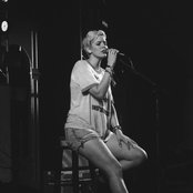 Betty Who - List pictures