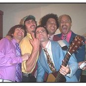 2 Skinnee Js - List pictures