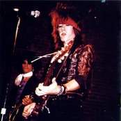 The Joneses - List pictures