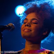 Andreya Triana - List pictures