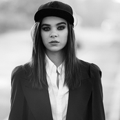 Hailee Steinfeld - List pictures