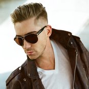 Bobby Newberry - List pictures