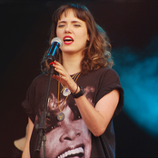 Tiê - List pictures