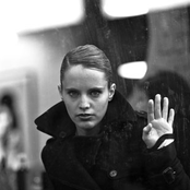 Anna Calvi - List pictures