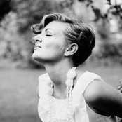 Ella Endlich - List pictures