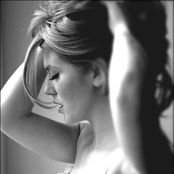 Kristine Elezaj - List pictures