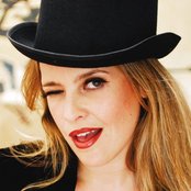 Ali Mcgregor - List pictures