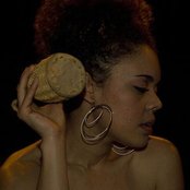 Andreya Triana - List pictures