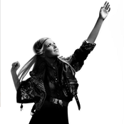 Mika Newton - List pictures