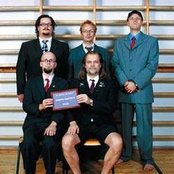 Elakelaiset - List pictures