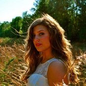 Sarah Simmons - List pictures