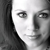 Julie Reeves - List pictures