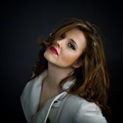 Halie Loren - List pictures