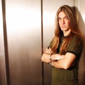 Almah - List pictures