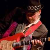 Ronnie Earl - List pictures