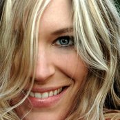 Charlotte Martin - List pictures