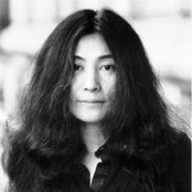 Yoko Ono - List pictures