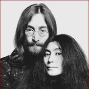 Yoko Ono - List pictures