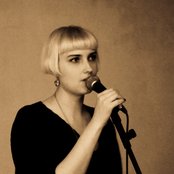 Molly Nilsson - List pictures