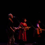 Tres Chicas - List pictures