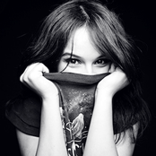 Gabrielle Aplin - List pictures