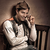 Christian Chavez - List pictures