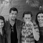 Pela - List pictures