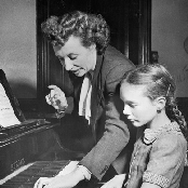 Julie Andrews - List pictures