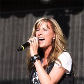 Martha Munizzi - List pictures