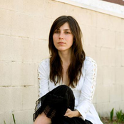 Julia Holter - List pictures