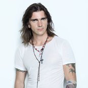 Juanes - List pictures