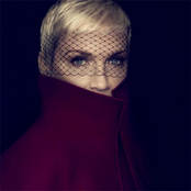 Annie Lennox - List pictures