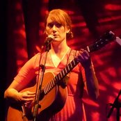 Laura Gibson - List pictures