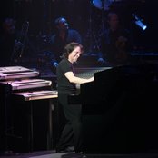Yanni - List pictures