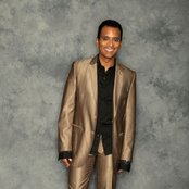 John Secada - List pictures