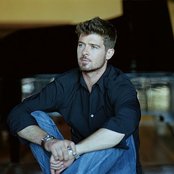 Robin Thicke - List pictures