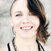 Sarah Neufeld - List pictures