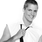 Johnny Ruffo - List pictures