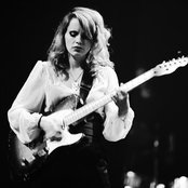 Anna Calvi - List pictures