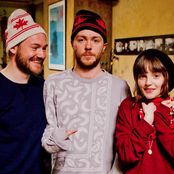 Chvrches - List pictures