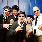 Elakelaiset - List pictures