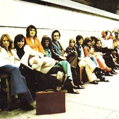 Les Humphries Singers - List pictures